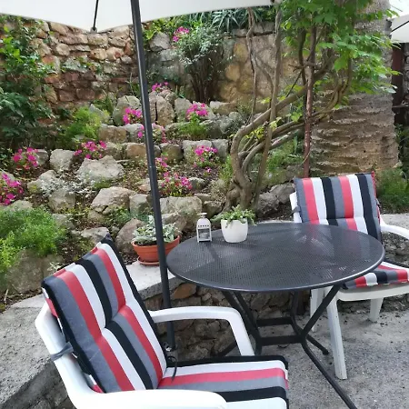 Apartments Veli Losinj 베리로신즈
